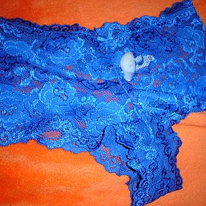 Blaues Panty mit Sperma Galeriebild
