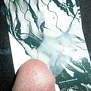 Cumshot for Ini´s boobs gallery image