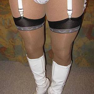 Nylon Cumshot in High-heel Boots gallery image