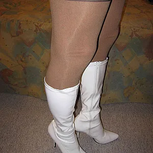 Nylon Cumshot in High-heel Boots gallery image