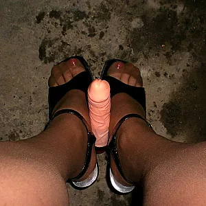 First image of Violapanty's Gallery - Feets in Nylons