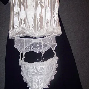 Blaues Kleid (Teil 1: Sissy zieht sich an) Galeriebild