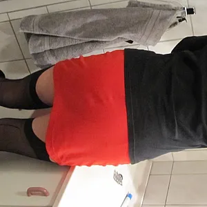 Flashing Housewife Galeriebild