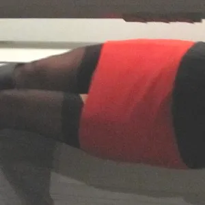 Flashing Housewife Galeriebild