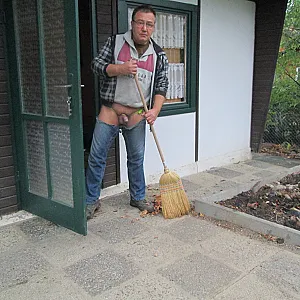 gardenwork in the autumn gallery image