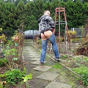 gardenwork in the autumn gallery image