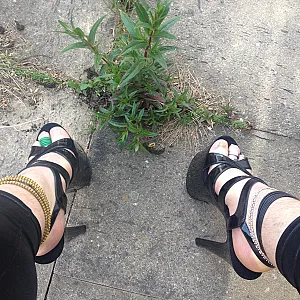 High-Heel und Fußschmuck Fetisch... Galeriebild