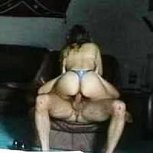 Geile Ehestute mit "Fick mich" Gesicht und Prachtarsch Galeriebild