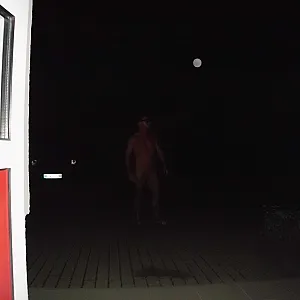 First image of kleinerw's Gallery - Naked in the hallway during the day and at night !!!