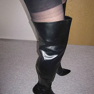 Strumpf-Besamung in Overknees Galeriebild