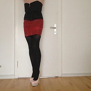 red latexmini gallery image