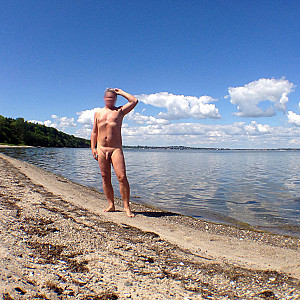 Am Strand die ersten Sommertage genießen... Galeriebild