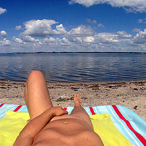 Am Strand die ersten Sommertage genießen... Galeriebild