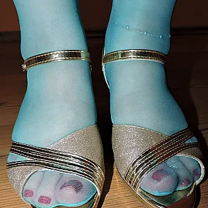 Sexy und geil in blau mit Heels Galeriebild