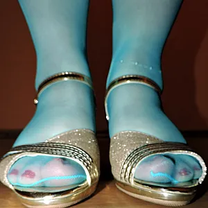Sexy und geil in blau mit Heels Galeriebild