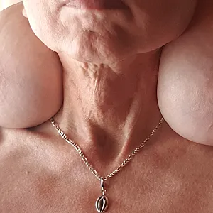 masssage for my neck gallery image