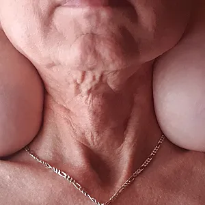 masssage for my neck gallery image