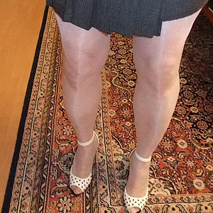 Crossdresser Stgriptease Galeriebild