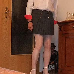 Crossdresser Stgriptease Galeriebild
