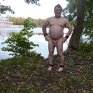 55Paul55 nackt im Herbst sm Galeriebild