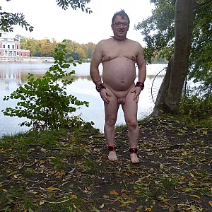 55Paul55 nackt im Herbst sm Galeriebild