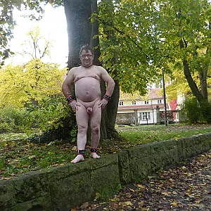 55Paul55 nackt im Herbst sm Galeriebild