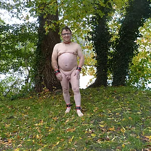 55Paul55 nackt im Herbst sm Galeriebild