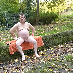 55Paul55 nackt im Herbst sm Galeriebild