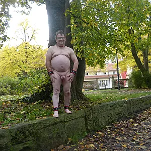 55Paul55 nackt im Herbst sm Galeriebild