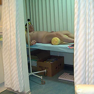 55Paul55 Nackt bei Doktor Teil 2 Galeriebild