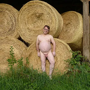 Nackt auf dem Bauerhaof von 55Paul55 Galeriebild
