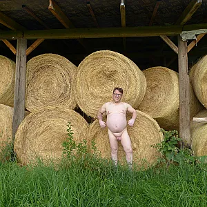 Nackt auf dem Bauerhaof von 55Paul55 Galeriebild
