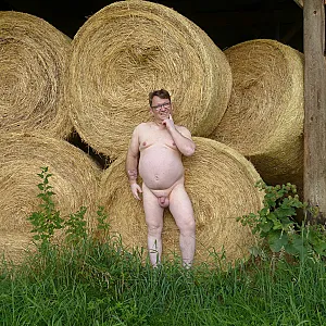 Nackt auf dem Bauerhaof von 55Paul55 Galeriebild