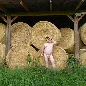 Nackt auf dem Bauerhaof von 55Paul55 Galeriebild