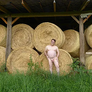 Nackt auf dem Bauerhaof von 55Paul55 Galeriebild