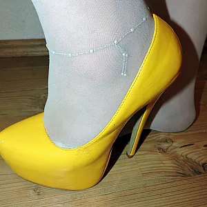 Fotze,Füße in weißen Nylons Galeriebild