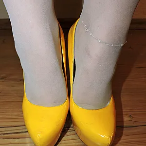 Fotze,Füße in weißen Nylons Galeriebild