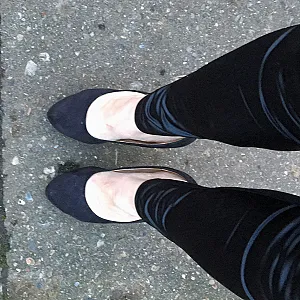 Lara in Leggins und Heels Galeriebild