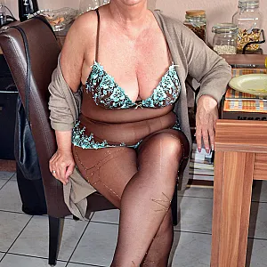 Brauner Body Galeriebild