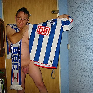 55Paul55  Nackt und Hertha BSC Fan Galeriebild