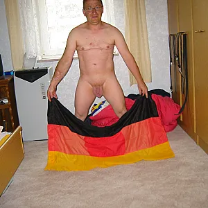 55Paul55 Nackt für Destschland 1 Galeriebild