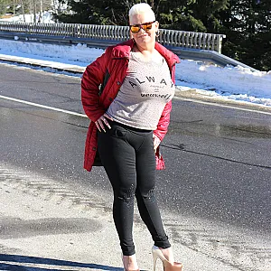 Gina White besucht die Steiermark im Schnee Galeriebild