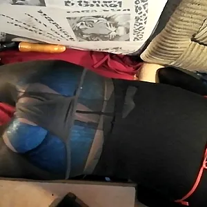 Geiler Strumpfhosen und Ouvert Plastikslip Hintern Galeriebild