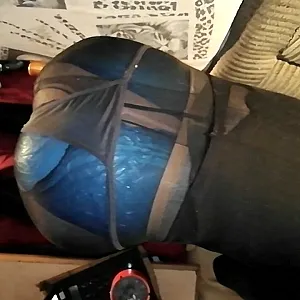 Geiler Strumpfhosen und Ouvert Plastikslip Hintern Galeriebild
