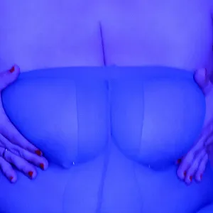 Übergroßer Nylons Neonlicht Titten,Fotze und Arsch Galeriebild