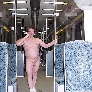 55Paul55 nackt In der S Bahn und Zug Galeriebild