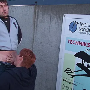 Outdoor Blowjob... Galeriebild