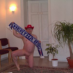 Das erste Bild von 55Paul55's Galerie - 55Paul55 ist nackt bein Doktor und ist Hertha BSC Fan