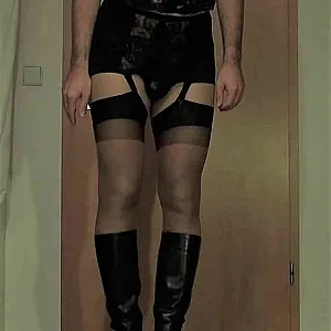 Pissing in Vintage Garter gallery image