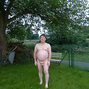 Das erste Bild von 55Paul55's Galerie - Nackt in mein Garten 55Paul55